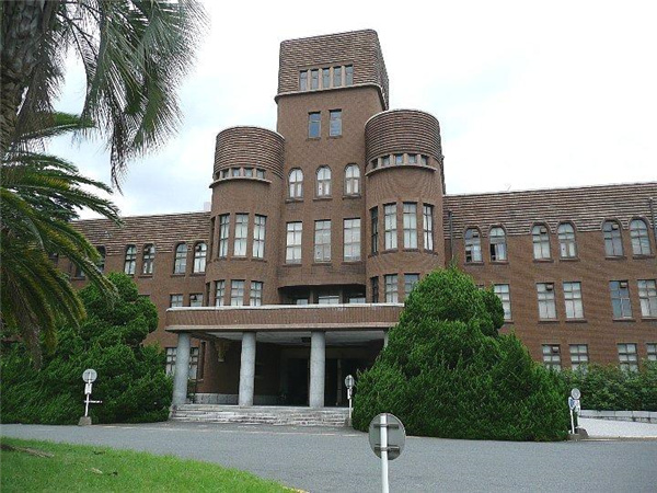 在日本读书必须参加社团吗？